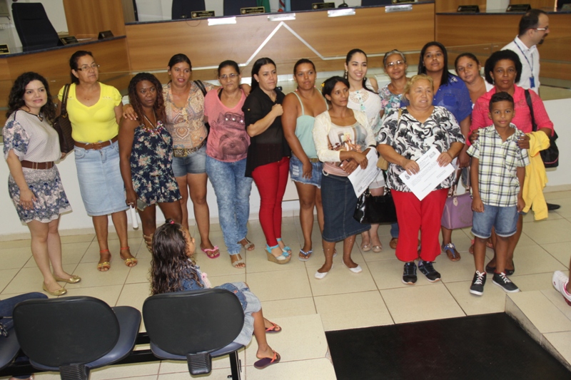 Alunos e familiares vão a Câmara comemorar com o CRAS